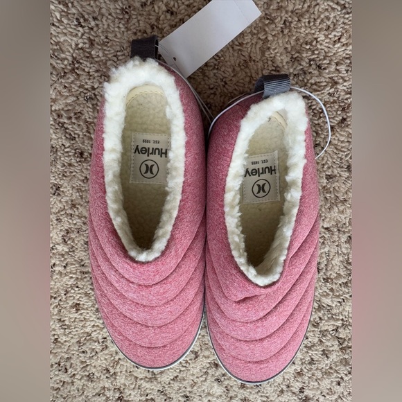 NWT Hurley Women's Arlo Puff Lined Comfortable Indoor Outdoor Shoes -8 - Picture 3 of 6